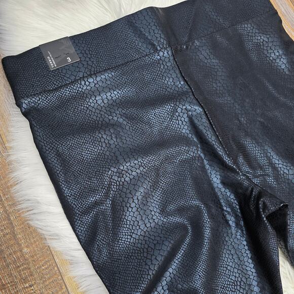 NWT Torrid Tonal Snake Print Pixie Pants Black Plus Size 3/3X Pull on High-Rise - Picture 8 of 12